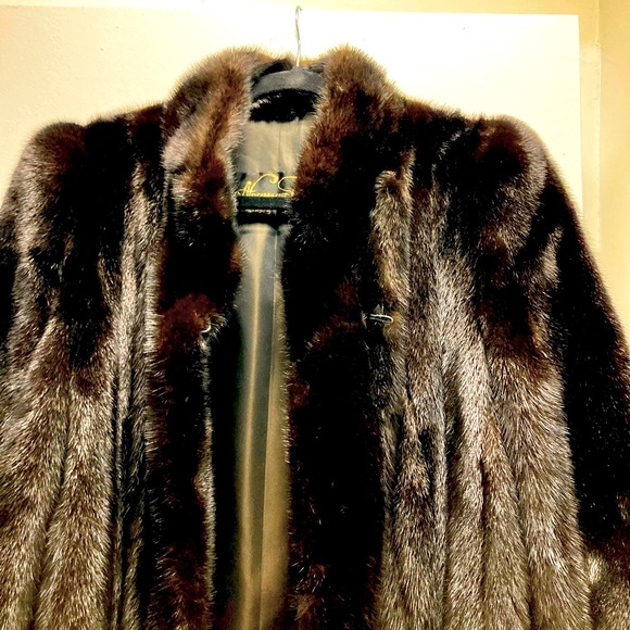 Women’s black mink coat, size medium - Picture 6 of 7